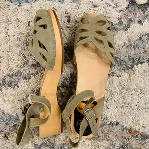 Swedish Hasbeens Toffel Peep Toe Laser Cut Sage Green Clogs 💚
